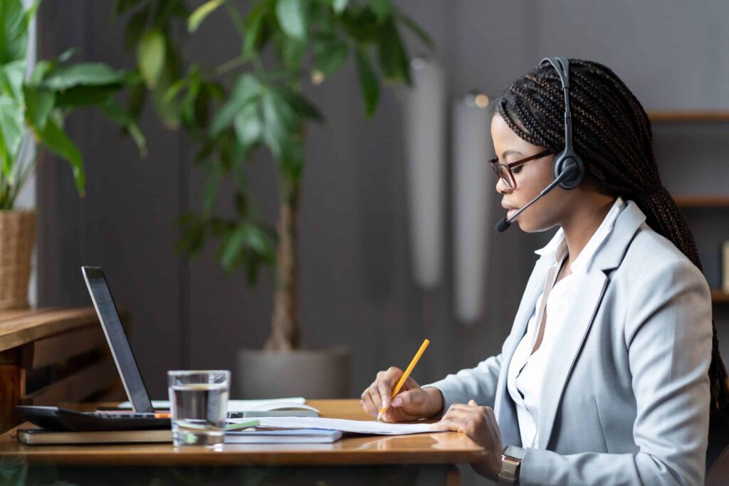 Best Jobs That Pay $20 Per Hour: Virtual Assistant