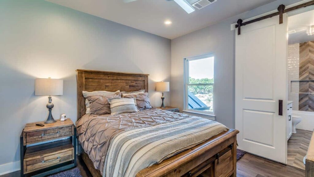 Benefits of a wood bed; Wooden Bedroom furniture