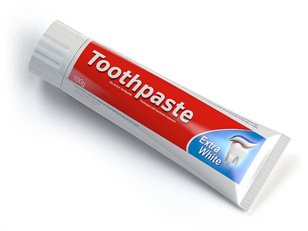 A tube of toothpaste labeled "Extra White" and weighing 100g.