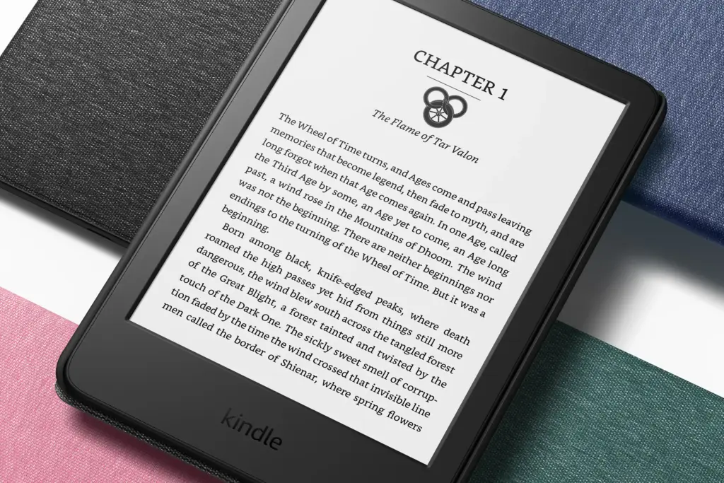 A Kindle device displaying Chapter 1 of a book titled "The Flame of Tar Valon," with text about the Wheel of Time and themes of life, death, and destiny.